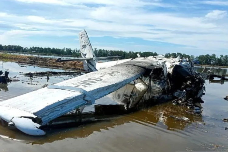 Foto pesawat SAM AIR yang separuh hancur karena jatuh di Pohuwato, Gorontalo pada Minggu 20 Oktober 2024