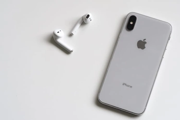 Ilustrasi. Apple tingkatkan investasi jadi Rp1,57 triliun untuk penuhi TKDN 40 persen. Langkah ini demi iPhone 16 di Indonesia.