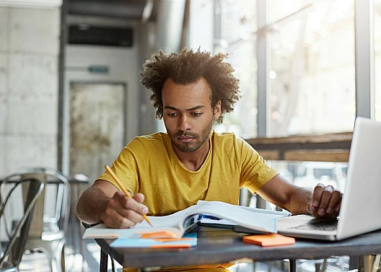 Banyak siswa menggunakan ChatGPT untuk tugas sekolah