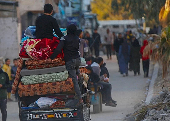 Ket. Foto: Pasukan Penjajah Israel Menghalangi Warga Palestina untuk Masuk atau Meninggalkan Kota-Kota yang Terletak di Tepi Barat