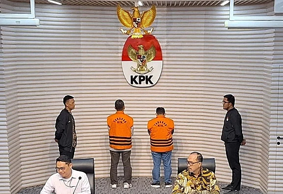 Dugaan korupsi dana PEN oleh Bupati Situbondo viral, KPK pastikan kasus terus diusut untuk ungkap tersangka baru.