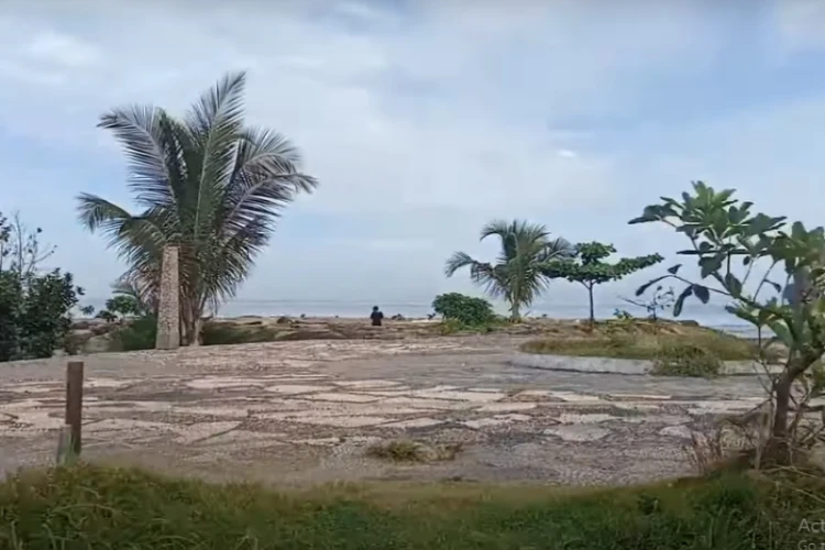 Ket Foto: Pantai Taplau