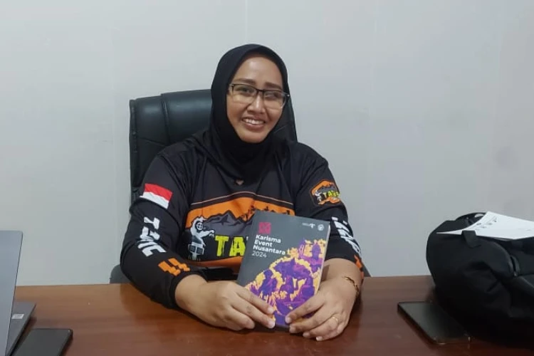 Ket Foto: Plt Kepala Dinas Pemuda, Olahraga dan Pariwisata Parigi moutong dalam wawancara terkait konservasi mangrove menjadi destinasi wisata