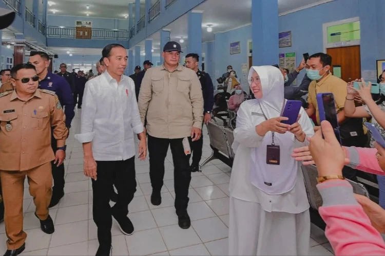 Ket. Foto: Presiden Jokowi Menargetkan Perbaikan Tanggul yang Jebol di Demak Selesai pada Hari Jumat