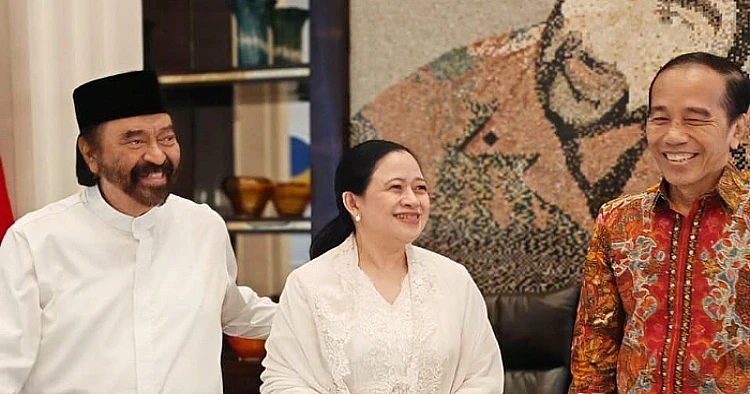 Potret Puan Maharani ketika berada di dekat Jokowi dan Surya Paloh