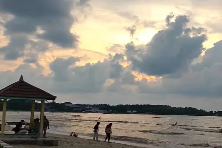 Ket Foto: Pantai Teluk Awur yang terletak di Jepara, Jawa Tengah