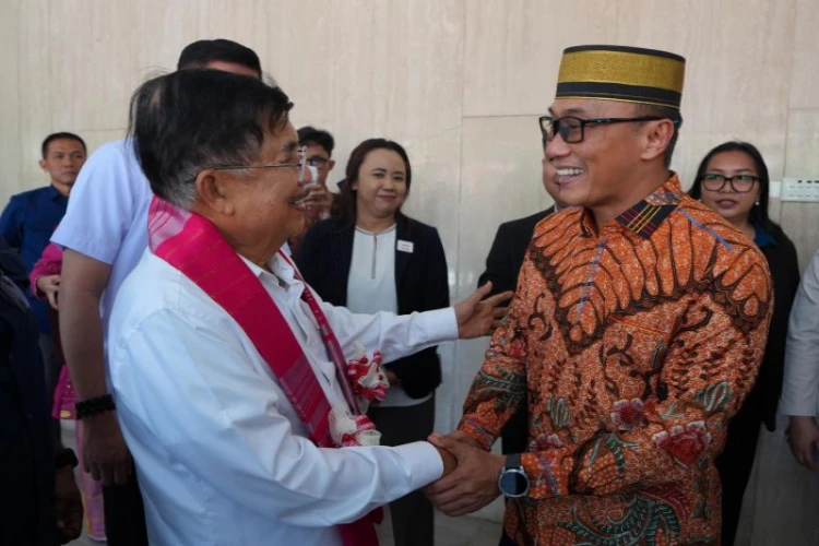Ket. Foto: PJ Gubernur Sulsel Telah Menandatangani Dana Hibah untuk PMI Sulawesi Selatan Senilai 2 Miliar Rupiah