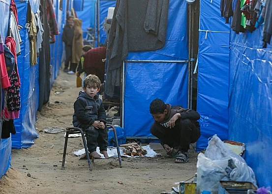 Ket. Foto: Pemukim Penjajah Israel Bertopeng Menyerbu Desa Palestina