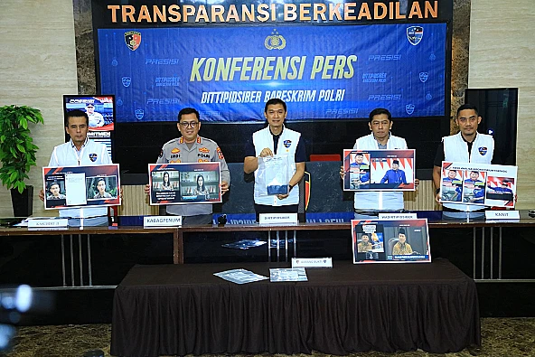 Viral video deepfake Presiden Prabowo Subianto untuk penipuan bantuan. Polisi bongkar sindikat dan tangkap pelaku utama.