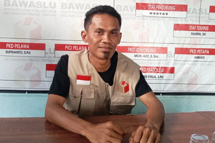 Kordiv Hukum, Pencegahan Partisipasi Masyarakat dan Hubungan Masyarakat Muh. Rizal, saat diwawancara terkait PSU di Desa Pelawa