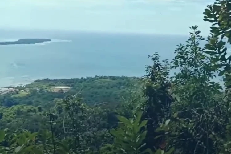 Ket Foto: Gunung Tiusa yang Memiliki Keindahan Alam Unik