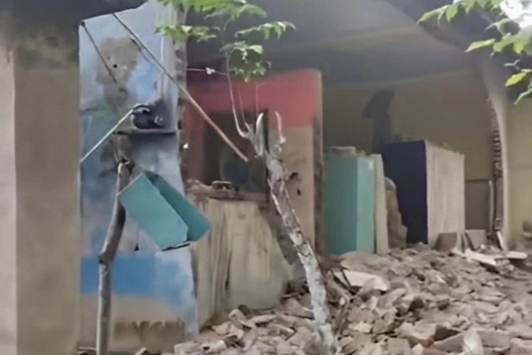 Ket. Foto: BPBD Menyatakan 5 Bangunan yang Ada di Surabaya Mengalami Kerusakan Akibat Gempa Tuban