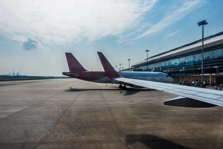 Sempat ditutup, Bandara Sam Ratulangi Manado akhirnya kembali beroperasi setelah status Gunung Ruang turun menjadi siaga.