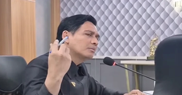 Tangkap layar video yang memperlihatkan Bupati Indramayu, Lucky Hakim sedang memimpin rapat
