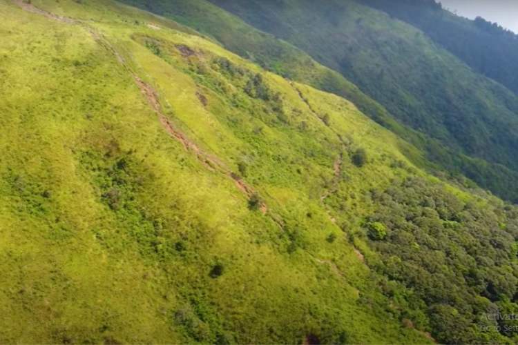 Ket Foto: Bukit Mongkrang dengan Keindahan yang Menakjubkan