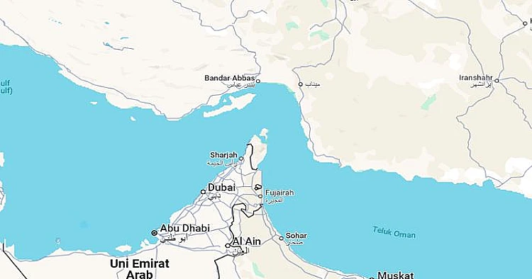 Ket. Foto penampakan selat Hormuz yang terancam ditutup karena konflik di Iran