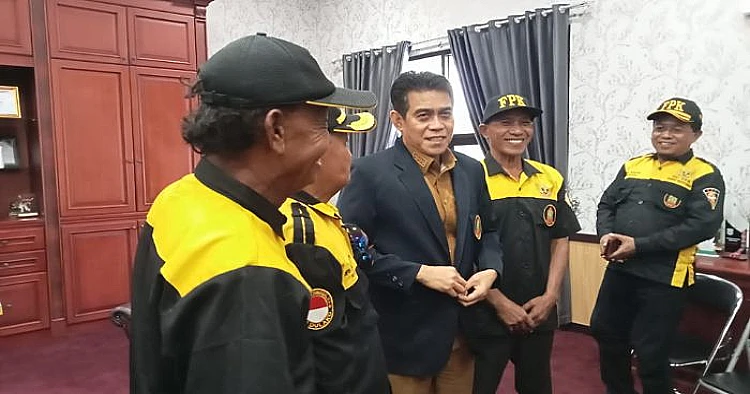 Ket. Foto potret Pengurus Daerah Front/Forum Pemuda Kaili (PD. FPK) bertemu langsung dengan Bupati Parigi Moutong Erwin Burase