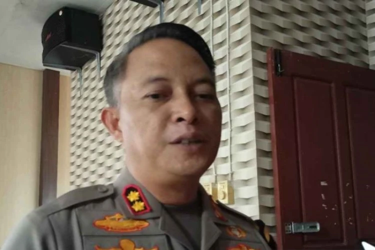 Ket. Foto: Kapolres Parigi Moutong Menyebutkan Masing-Masing TPS Disiagakan 2 Personel Polri Melakukan Pengamanan Kegiatan Pemungutan Suara