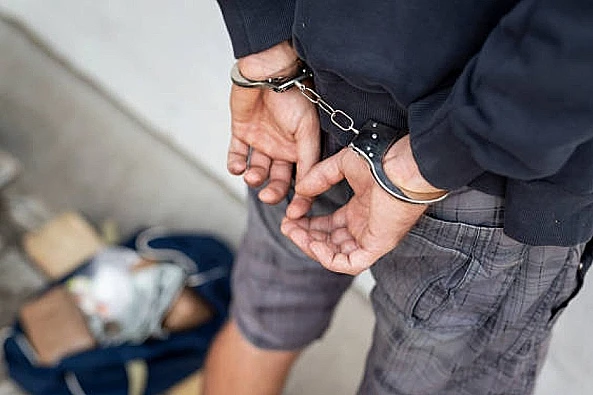 Kepolisian Pasuruan meringkus seorang sopir travel yang ditemukan positif urine keterlibatan narkotika