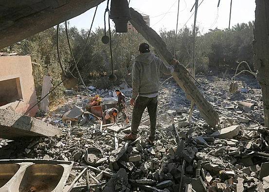 Ket. Foto: Penjajah Israel Meninggalkan Jasad Warga Palestina untuk Anjing Liar