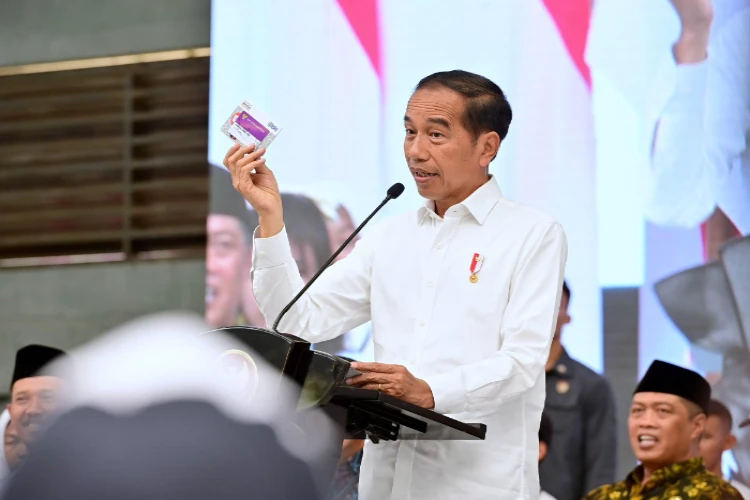 Ket. Foto: Presiden Jokowi Memberikan Responsnya Terkait Keterlibatan Sejumlah Menteri Sebagai Tim Sukses