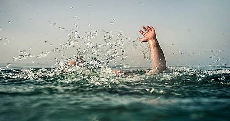 Seorang nelayan ditemukan tewas tenggelam gegara jaring ikan tradisional di laut Probolinggo