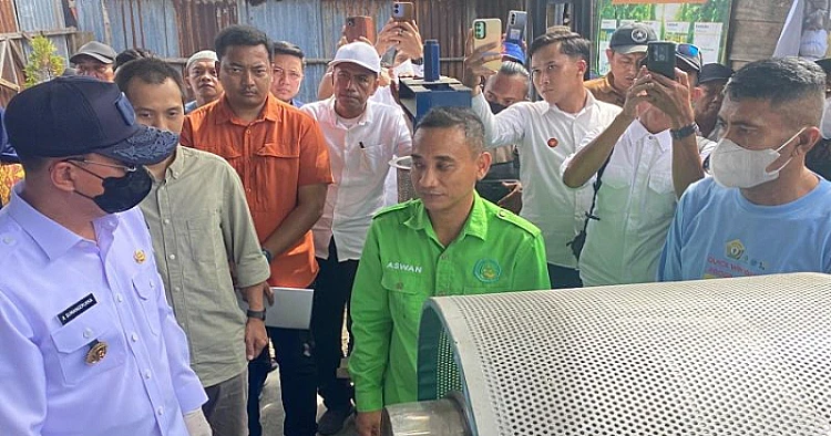 Ket. Foto: Gubernur Sulawesi Tenggara Meresmikan Budidaya Maggot di Konawe
