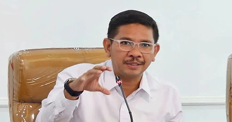 Potret Dirjen Bimas Islam Kemenag Abu Rokhmad dalam Rapat Persiapan Sidang Isbat di Kantor Pusat Kemenag