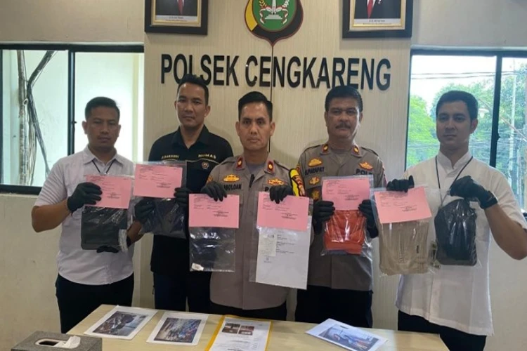 Polsek Cengkareng mengamankan pelaku pemerasan terhadap sejumlah gerai minimarket di Jakarta Selatan.