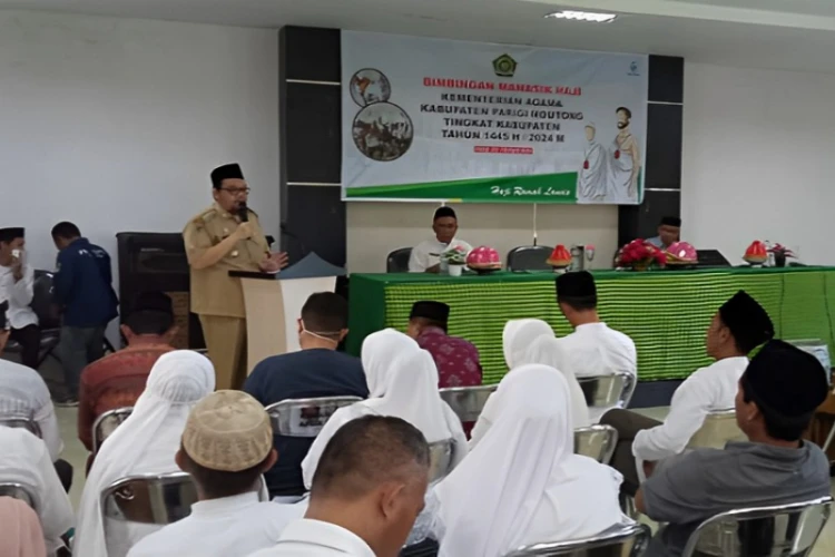 Ket. Foto: Pj Bupati Parigi Moutong Membuka Bimbingan Manasik Haji Tingkat Kabupaten Parigi Moutong