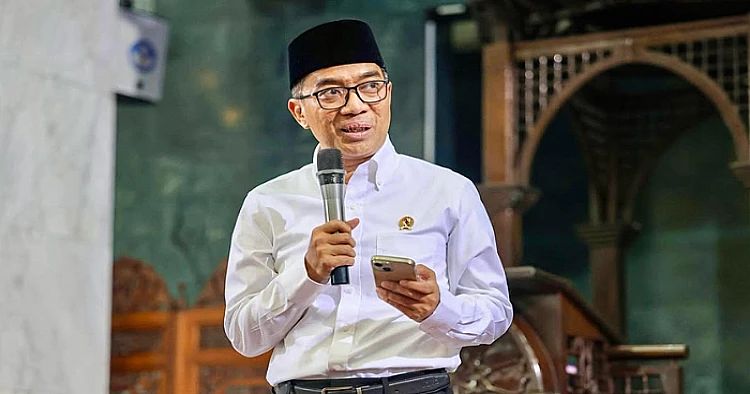 Potret Mendikti Saintek RI, Brian Yuliarto ketika menyampaikan tausyiah