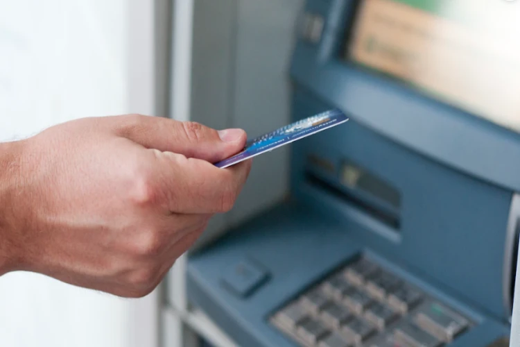 Seorang pria di Bantul jadi korban pencurian uang dengan modus ganjal ATM.