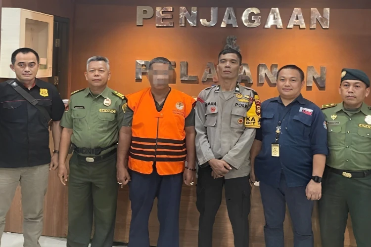 Ket. Foto: Gakkum KLHK Wilayah Sulawesi Menangkap Seorang Pensiunan ASN atas Dugaan Pemalsuan Kayu Ilegal