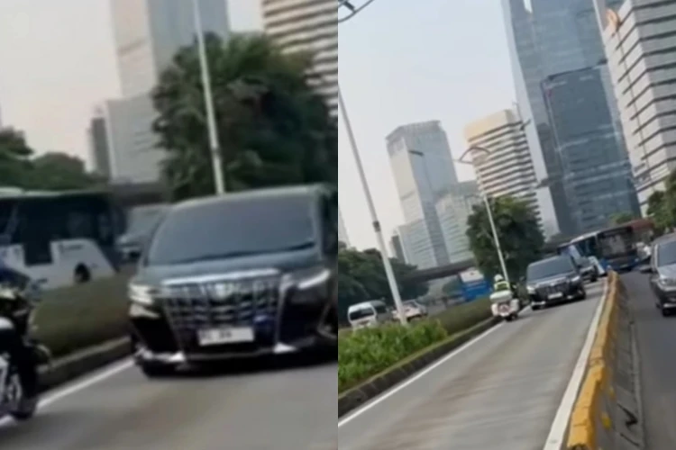 Sebuah mobil menggunakan pelat nomor RI 24 masuk dan terjebak di jalur TransJakarta (busway).