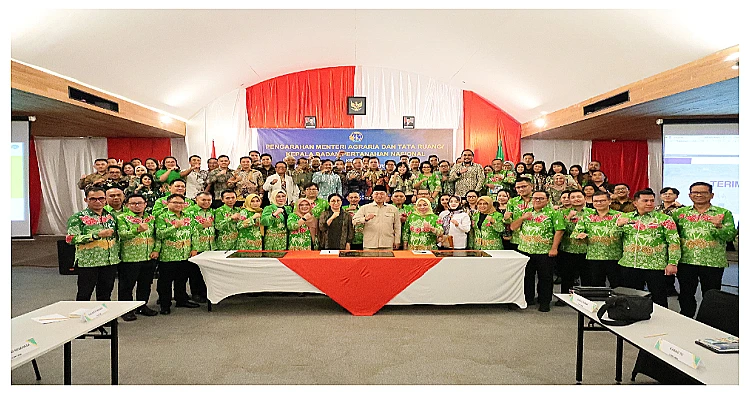 Menteri ATR/BPN Nusron Wahid ketika berkunjung ke Sulut