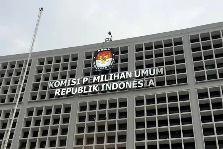 Usai demo besar-besaran, KPU pastikan putusan MK berlaku langsung meskipun revisi PKPU belum selesai.