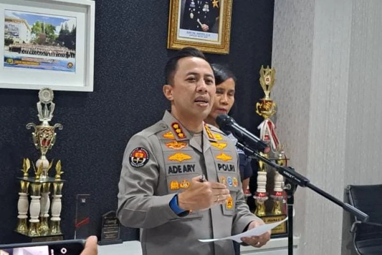 Kabid Humas Polda Metro Jaya Kombes Pol Ade Ary Syam Indrad sebut 310 orang diamankan usai demo di depan gedung DPR RI berakhir ricuh.