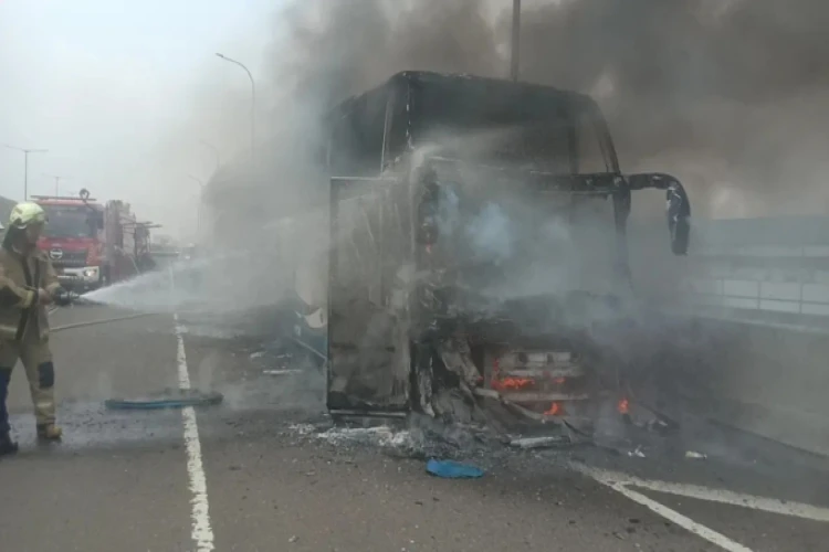 Kebakaran bus pariwisata yang bawa 58 anak TK di Jalan Tol Wiyoto Wiyono terjadi pagi ini, beruntung tak ada korban jiwa.