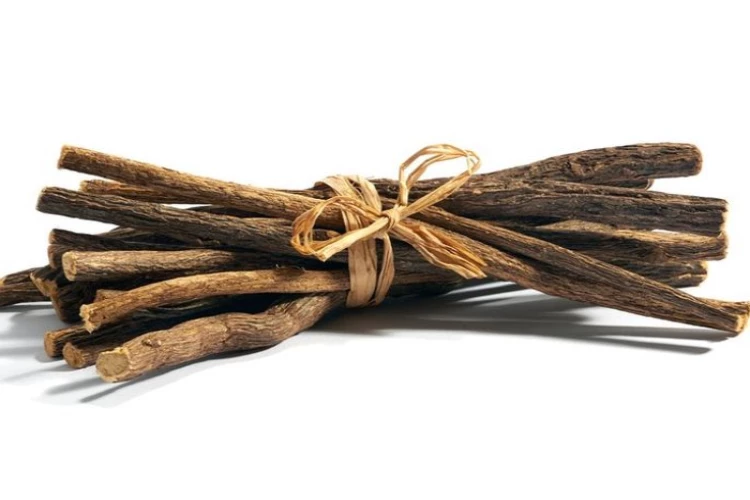 Ket. Foto: Akar manis sebagai salah satu herbal untuk tukak lambung (Foto/Pinterest @leaf.tv)