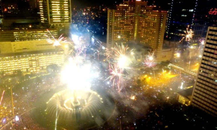 Ket. Foto: Pemprov DKI Jakarta Menyiapkan Beragam Acara Menarik untuk Malam Tahun Baru (Foto/Pinterest/@dennyherlambang)