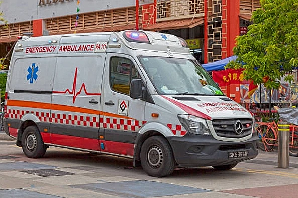 Viral mobil ambulans ini nekat dicuri oleh seorang maling yang terekam dari kamera CCTV