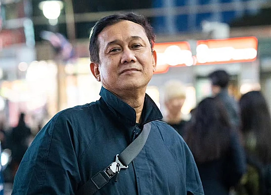 Potret pegiat media sosial, Denny Siregar yang baru-baru ini mengomentari kabar Hasto Kristiyanto jadi tersangka KPK