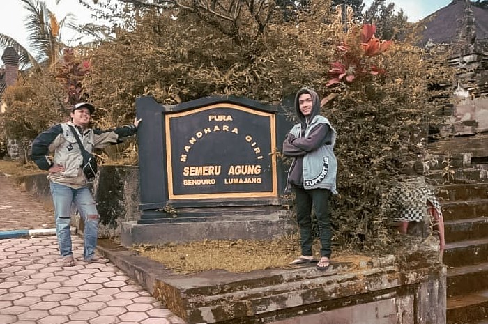 <p>Ket Foto: Foto Pura Mandhara Giri Semeru Agung (Foto/Instagram/@algimuhammadyahya)</p>
