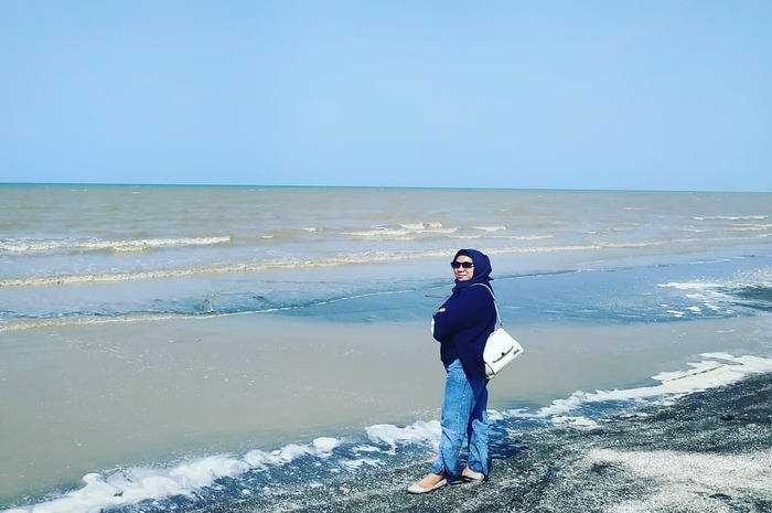<p>Ket Foto: Pesona Pantai Tanjung Baru Karawang (Foto/Instagram/@lilis_apriyani789)</p>
