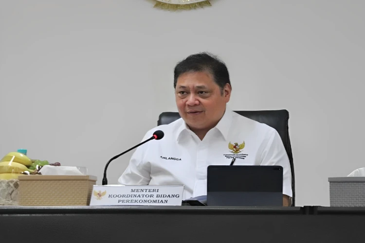 Ket. Foto: Menko Perekonomian Airlangga Hartarto Menanggapi Rencana Pengunduran Diri Menkopolhukam