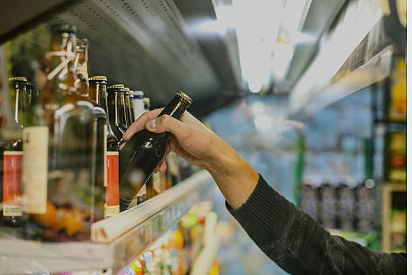 Razia di tempat hiburan malam Banyuwangi gegerkan warga hingga pihak kepolisian berhasil sita puluhan miras