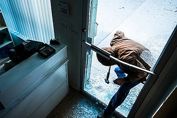 Komplotan maling bermodus petugas PDAM membawa kabur perhiasan senilai 1 kilogram milik korban