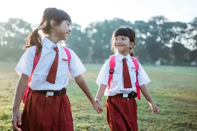 Mendikbud Nadiem Makarim kini wajibkan mata pelajaran Bahasa Inggris untuk siswa di tingkat SD.