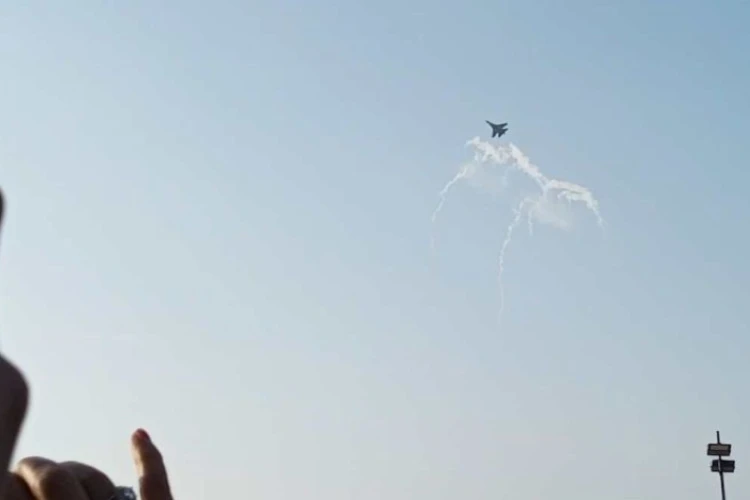 Ket. Foto: Atraksi Jet Tempur Sukhoi, Disebutkan Wali Kota Makassar, Selalu Menyertai Kegiatan F8 Sejak Tahun 2016 hingga Saat Ini
