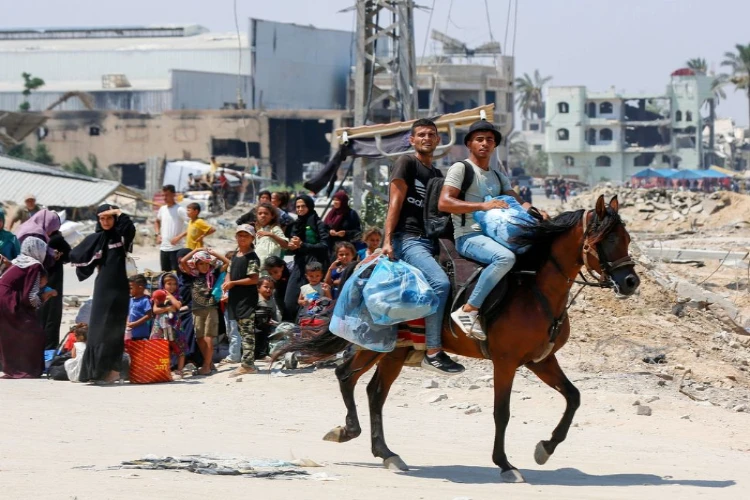 Ket. Foto: Seorang Remaja Palestina Ditembak di Kaki dan Ditangkap Pasukan Penjajah Israel di Tepi Barat Sebelum Diizinkan Masuk ke Ambulans